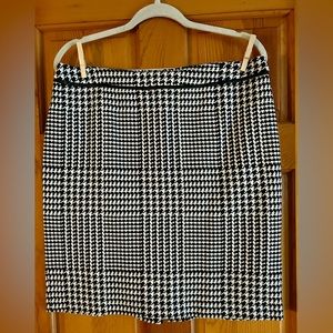 Talbots stretchy skirt. Houndstooth large petite